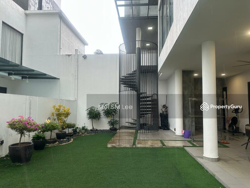 Twin Palms, Sungai Long 