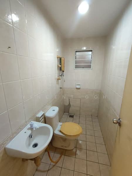 Semi-Detached House for Sale in Seri Aman Heights (Sungai Buloh) - Vincent Goh - Bathroom - PropertyGuru.com.my