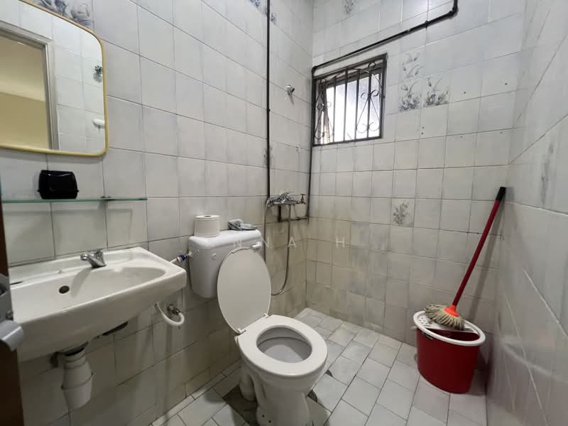 Rumah Teres 2-Tingkat untuk Dijual di Taman Segar (Cheras) - Anna H - Bathroom - PropertyGuru.com.my
