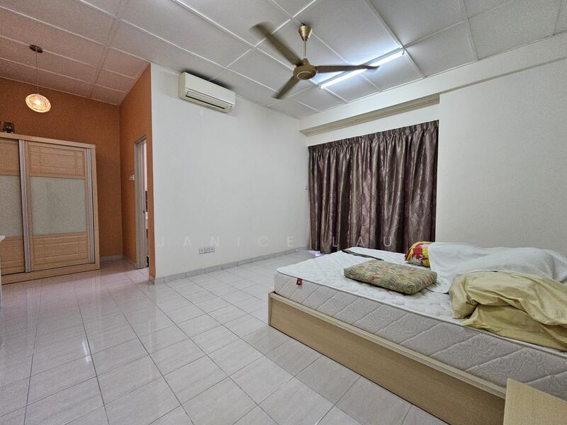For Rent - Palm Walk
