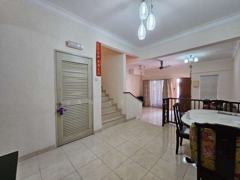 For Rent - Palm Walk