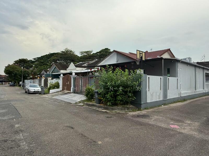 For Sale - Taman Bukit Indah, Single Storey Terraced House Endlot for Sale