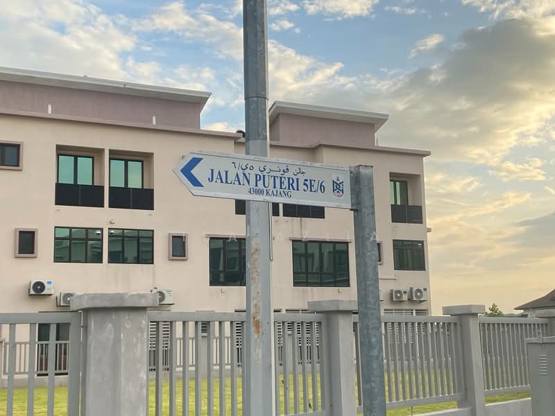 Townhouse for Sale in Bandar Puteri Bangi (Bangi) - Lisa Azila - Exterior - PropertyGuru.com.my