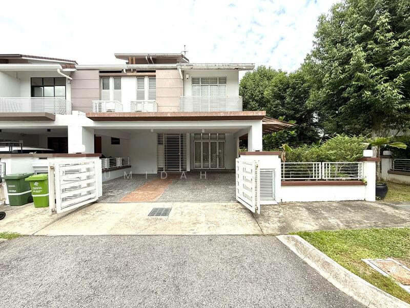 Corner LotRenovated Unit2.5 Storey Link House Desiran Bayu Precint 16 Putrajaya