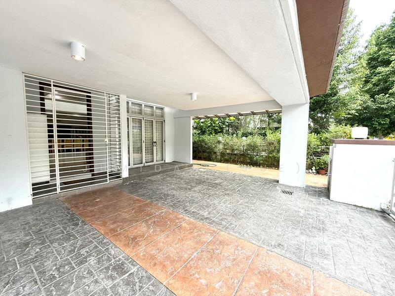 Corner LotRenovated Unit2.5 Storey Link House Desiran Bayu Precint 16 Putrajaya