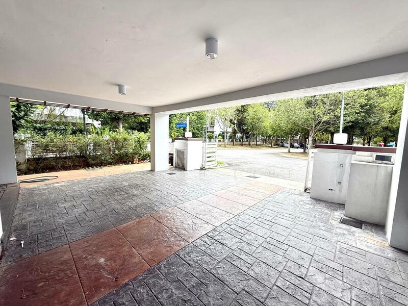 Corner LotRenovated Unit2.5 Storey Link House Desiran Bayu Precint 16 Putrajaya