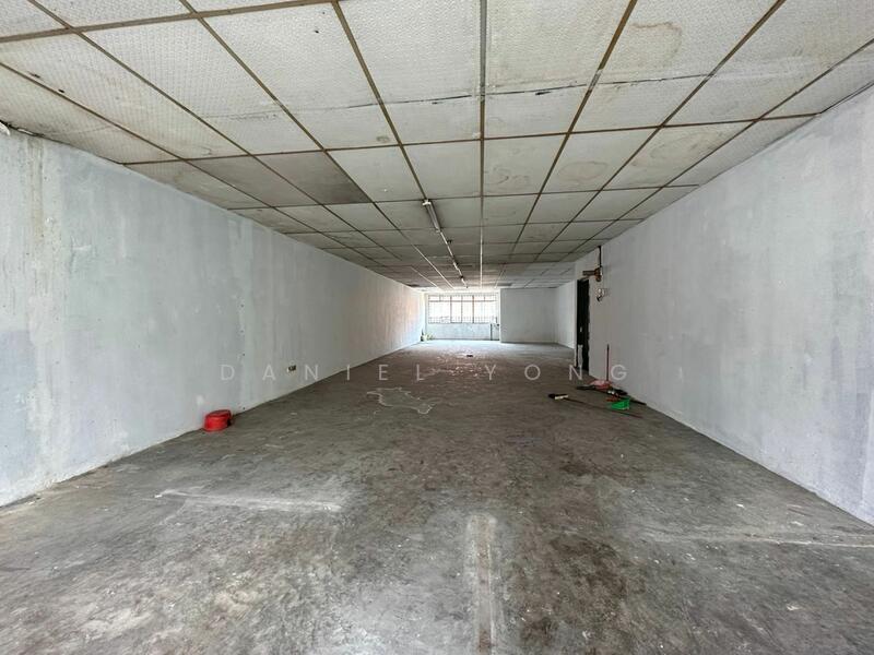 For Sale - Shop at Taman Molek