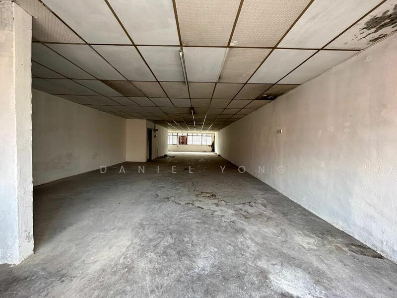 For Sale - Shop at Taman Molek