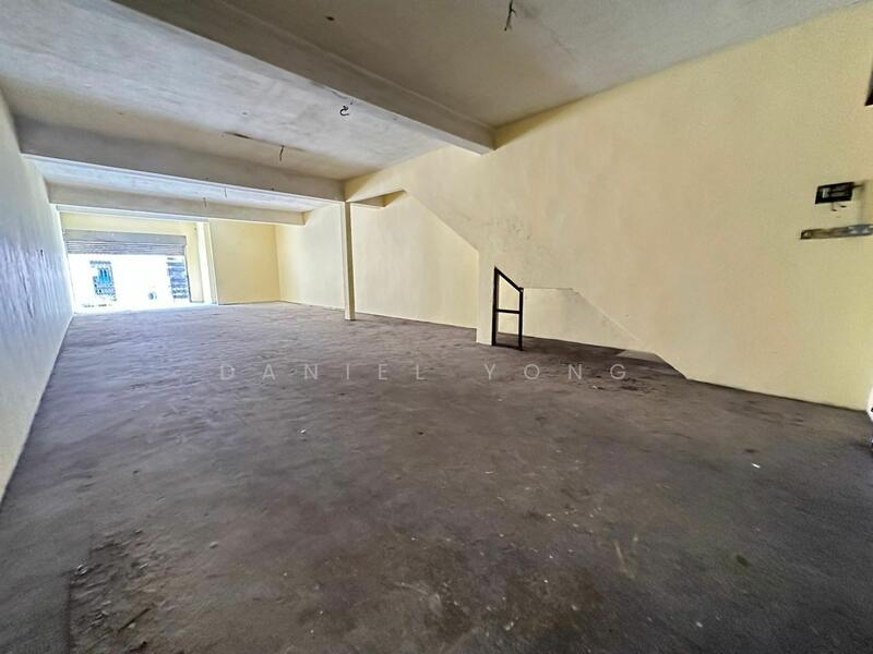 For Sale - Shop at Taman Molek