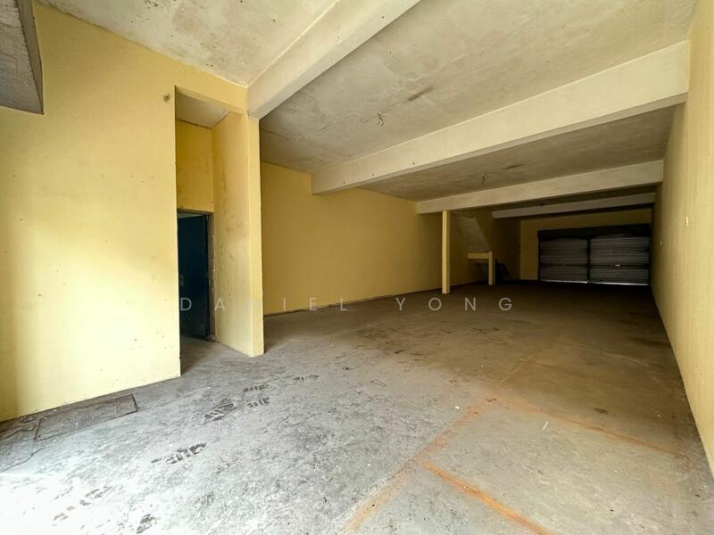 For Sale - Shop at Taman Molek