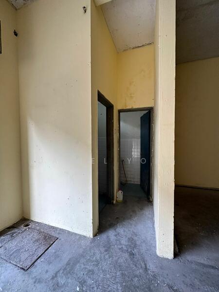 For Sale - Shop at Taman Molek