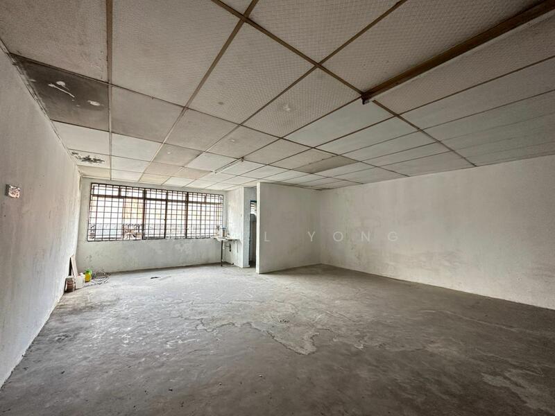 For Sale - Shop at Taman Molek