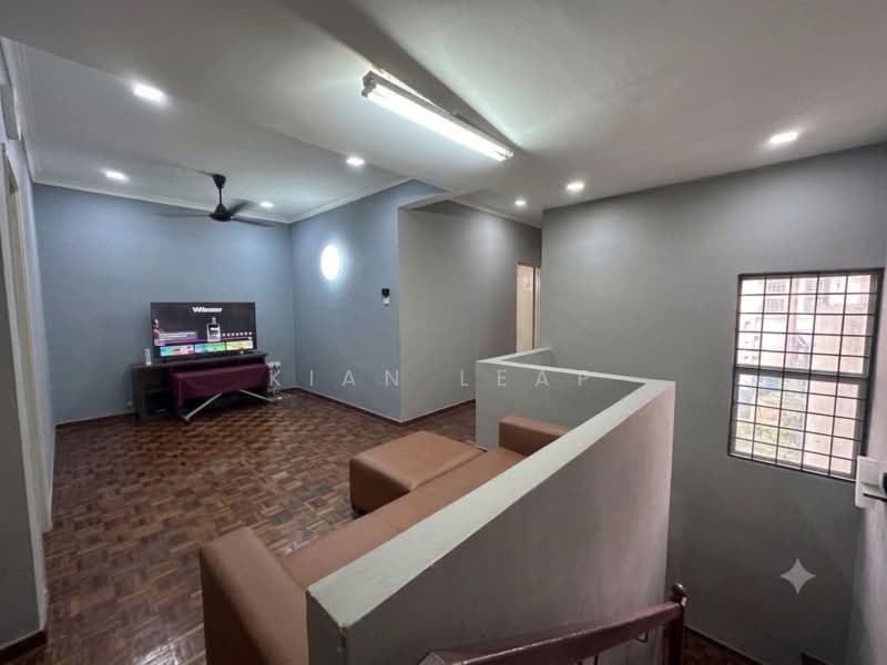 Rumah Teres 2 Tingkat untuk Dijual di Alam Damai (Cheras) - Kian Leap - Living Room - PropertyGuru.com.my