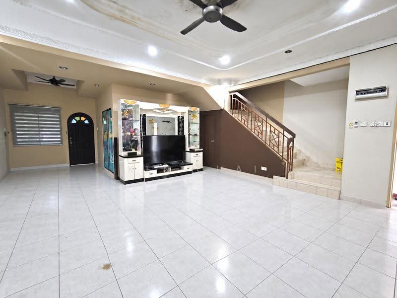 2-storey Terraced House for Sale in Taman Puteri Wangsa (Ulu Tiram) - Ken Chai - Living Room - PropertyGuru.com.my