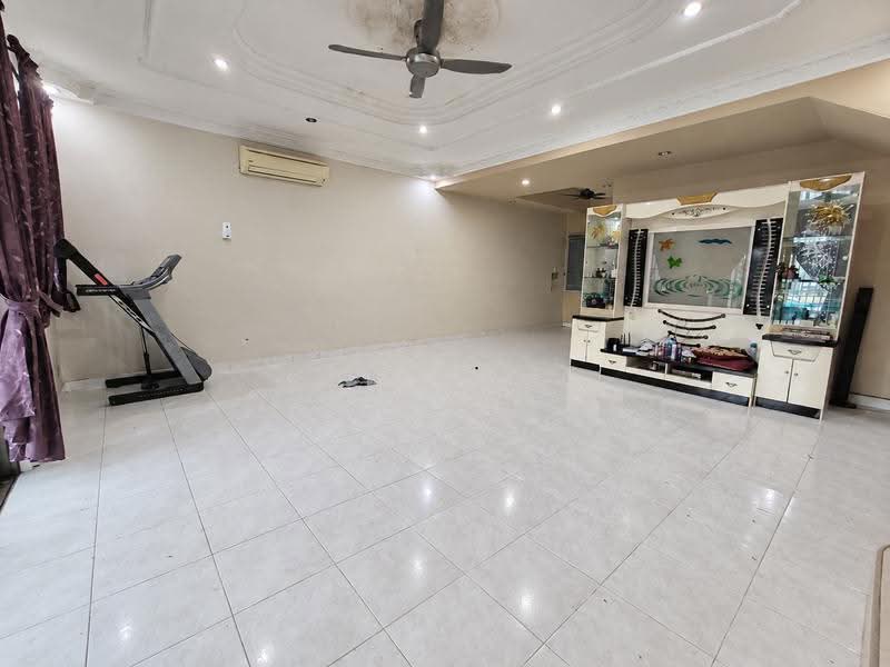 2-storey Terraced House for Sale in Taman Puteri Wangsa (Ulu Tiram) - Ken Chai - Living Room - PropertyGuru.com.my