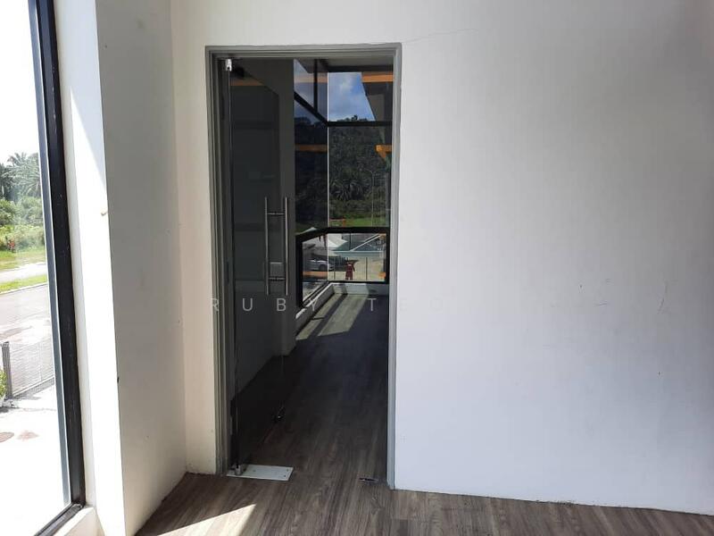 Untuk Disewa - Setia Business Park 1 Gelang Patah – Semi-Detached Factory for Rent