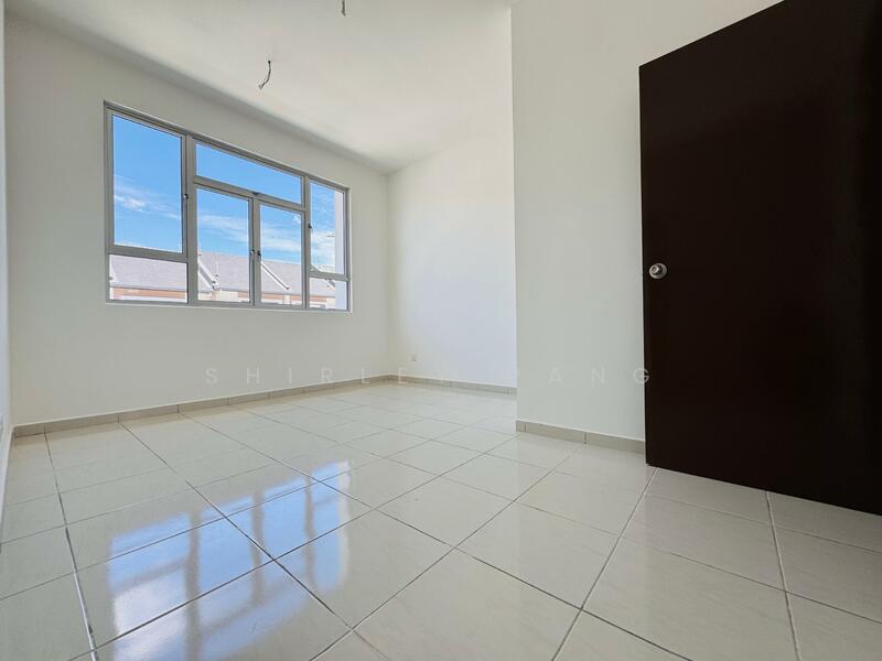 For Sale - The Grove Pine 2