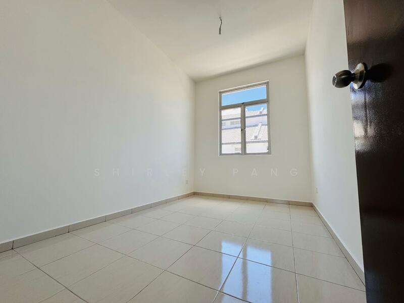 For Sale - The Grove Pine 2