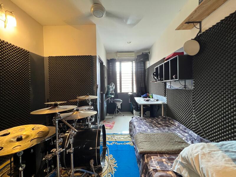 For Sale - 2.5-storey Terraced House at Taman Dagang Permai