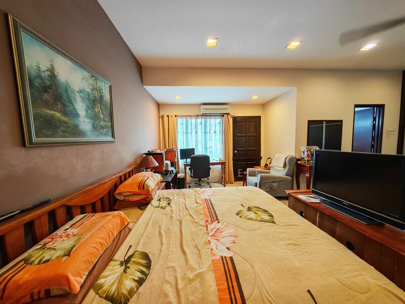 For Sale - 2.5-storey Terraced House at Taman Dagang Permai