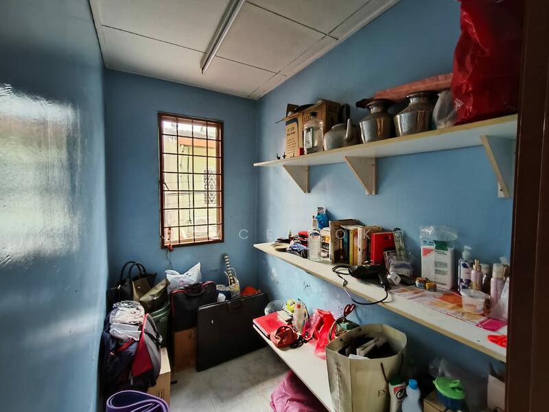 Upperfloor extra plus 1 room