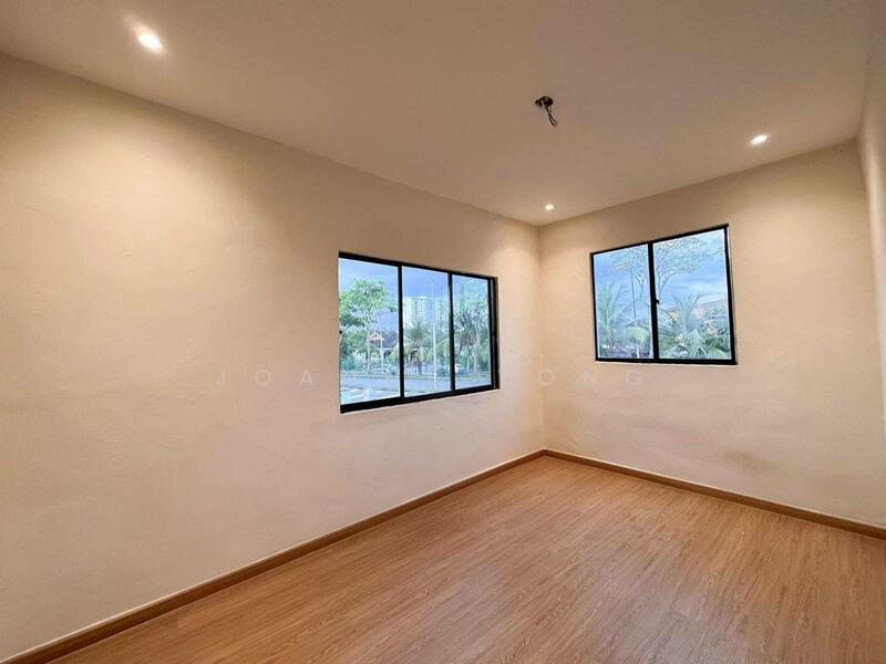 Untuk Dijual - Ultra Big CORNER Double Storey Low Cost @ Jalan Harmoni 4/24, Taman Desa Harmoni, Johor. Near Molek