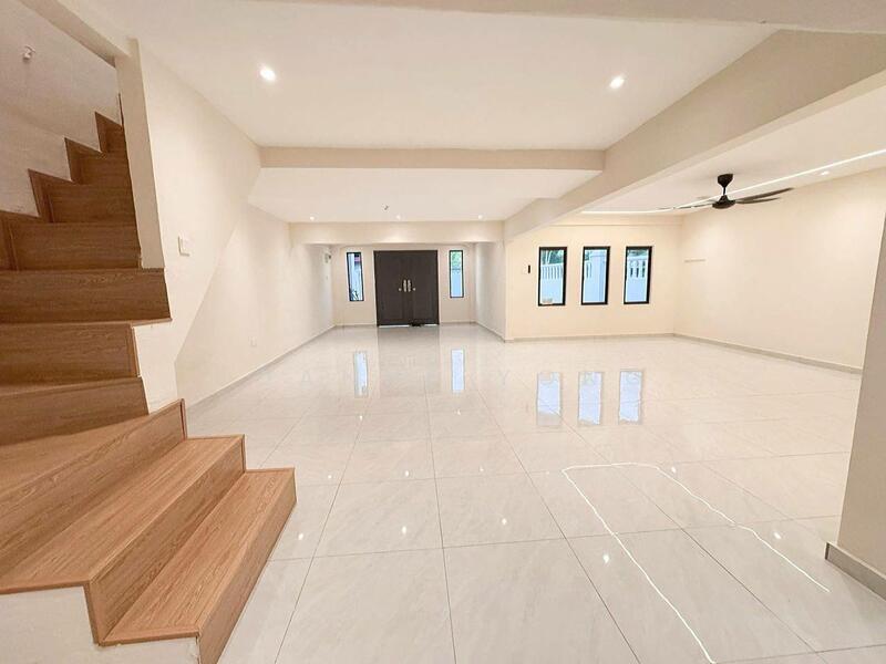 Untuk Dijual - Ultra Big CORNER Double Storey Low Cost @ Jalan Harmoni 4/24, Taman Desa Harmoni, Johor. Near Molek