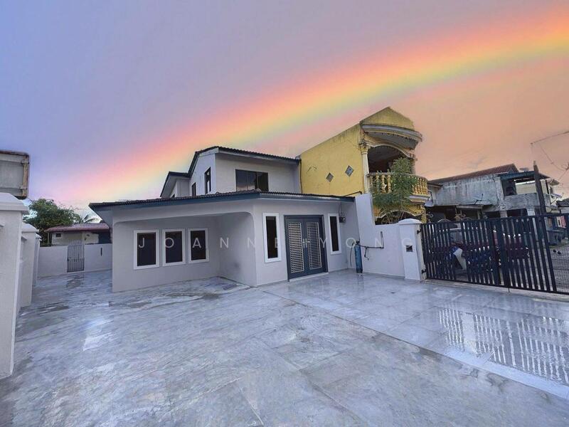 Untuk Dijual - Ultra Big CORNER Double Storey Low Cost @ Jalan Harmoni 4/24, Taman Desa Harmoni, Johor. Near Molek