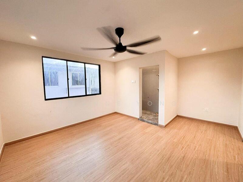 Untuk Dijual - Ultra Big CORNER Double Storey Low Cost @ Jalan Harmoni 4/24, Taman Desa Harmoni, Johor. Near Molek