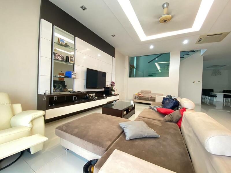 Untuk Disewa - Renovated 2.5 Storey Semi-D @ Jalan H, Taman Melawati