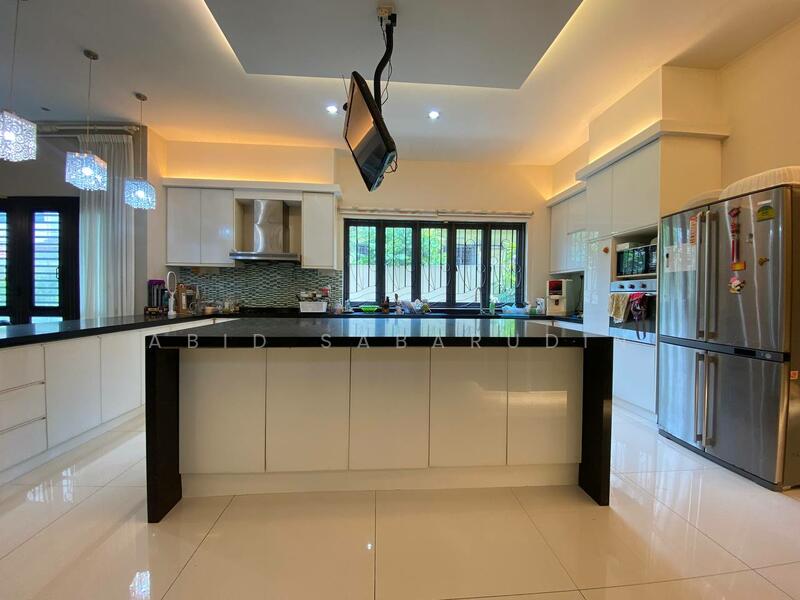 Untuk Disewa - Renovated 2.5 Storey Semi-D @ Jalan H, Taman Melawati