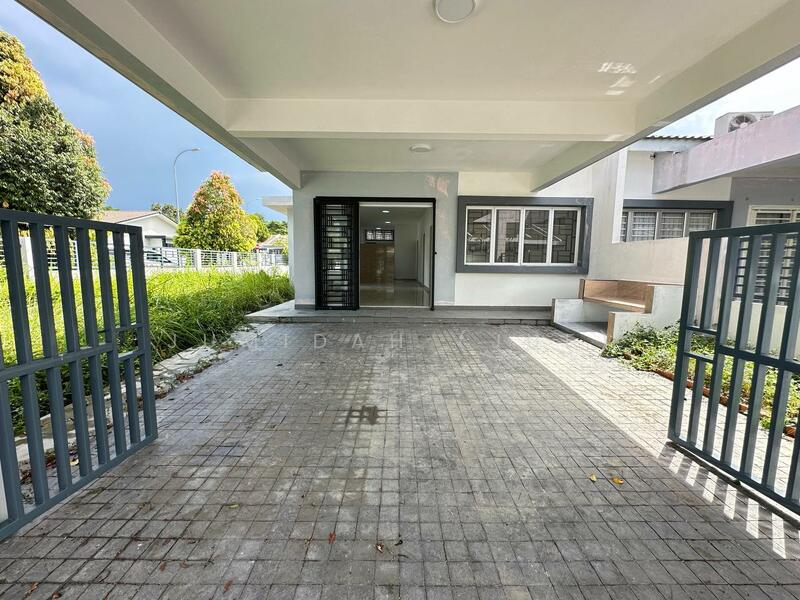 Renovated Corner Lot Single Storey Albury 1 Mahkota Hills Bdr Tasik Senangin, Negeri Sembilan.