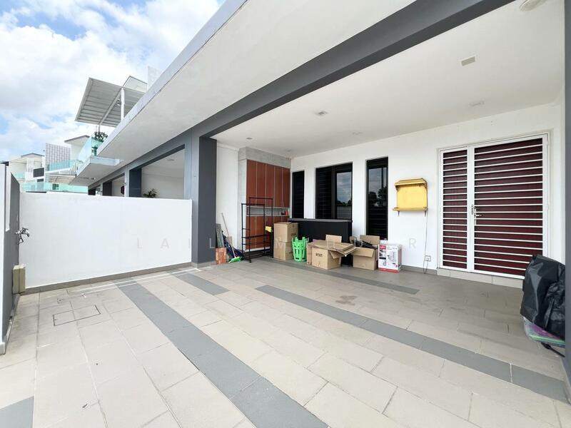 Untuk Dijual - Decora Setia Utama 2, Setia Alam Three Storey Terrace House For Sale Facing Open