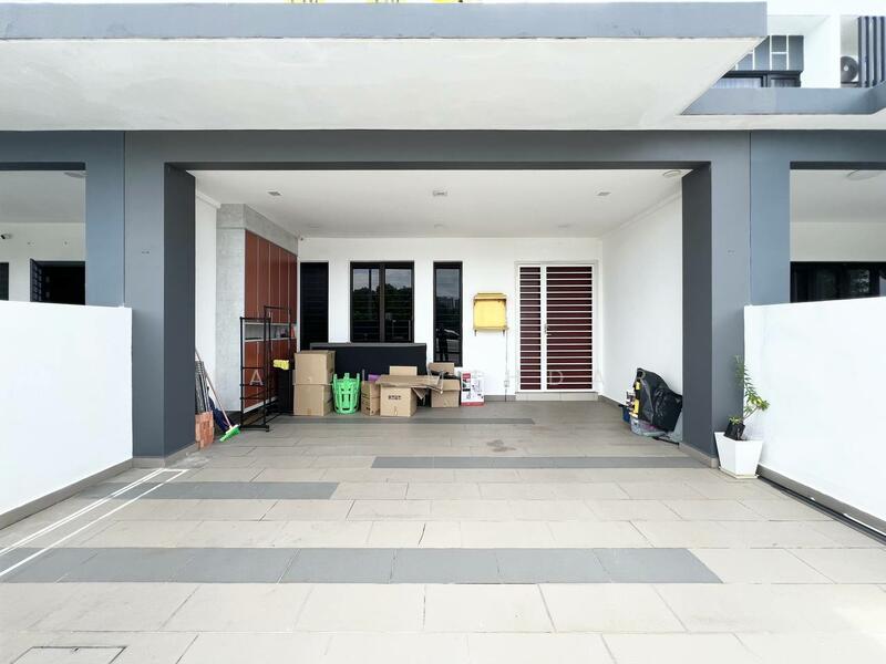 Untuk Dijual - Decora Setia Utama 2, Setia Alam Three Storey Terrace House For Sale Facing Open