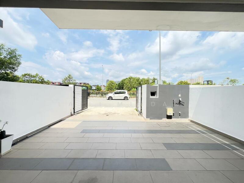 Untuk Dijual - Decora Setia Utama 2, Setia Alam Three Storey Terrace House For Sale Facing Open