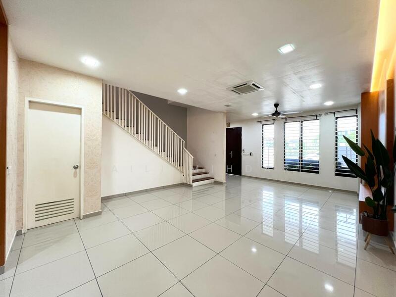 Untuk Dijual - Decora Setia Utama 2, Setia Alam Three Storey Terrace House For Sale Facing Open