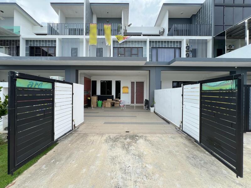 Untuk Dijual - Decora Setia Utama 2, Setia Alam Three Storey Terrace House For Sale Facing Open