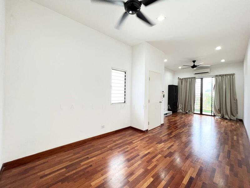 Untuk Dijual - Decora Setia Utama 2, Setia Alam Three Storey Terrace House For Sale Facing Open