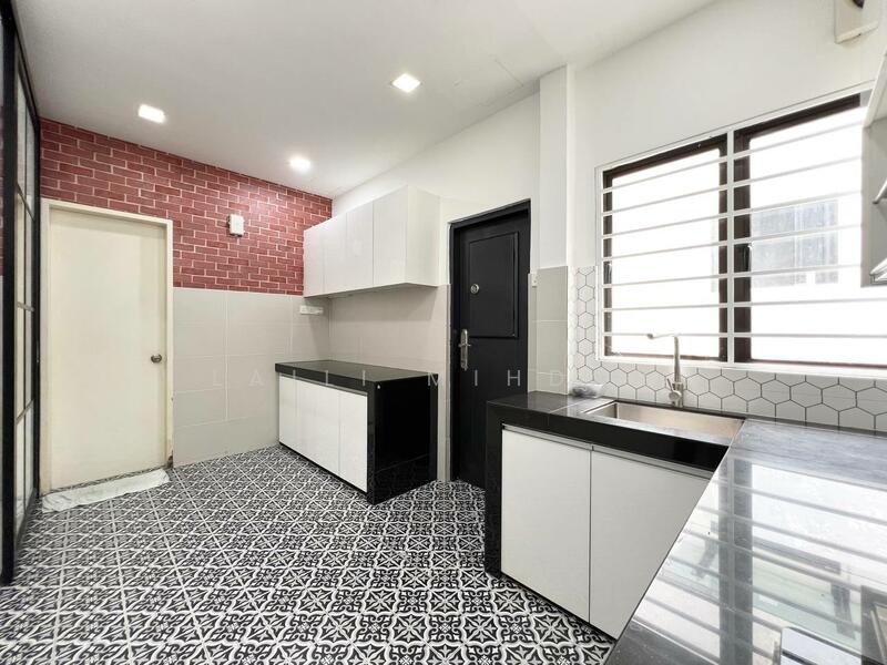 Untuk Dijual - Decora Setia Utama 2, Setia Alam Three Storey Terrace House For Sale Facing Open