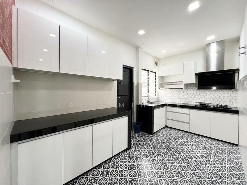 Untuk Dijual - Decora Setia Utama 2, Setia Alam Three Storey Terrace House For Sale Facing Open