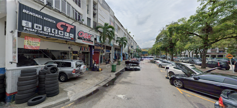 For Sale - Medan Idaman Business Centre . 3.5 sty shoplot . 24x70