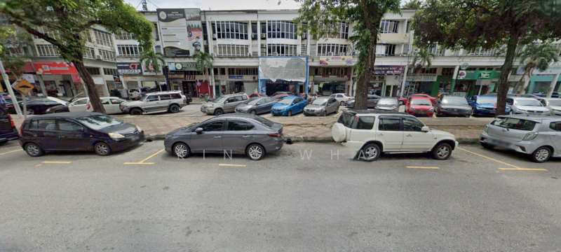 For Sale - Medan Idaman Business Centre . 3.5 sty shoplot . 24x70