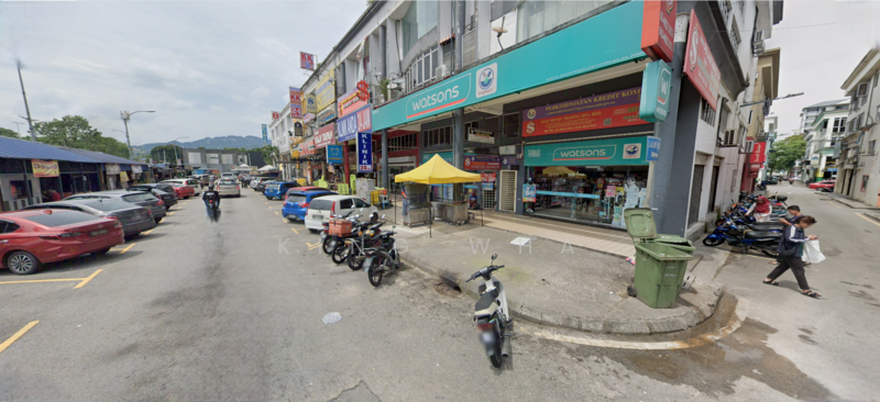 For Sale - Medan Idaman Business Centre . 3.5 sty shoplot . 24x70