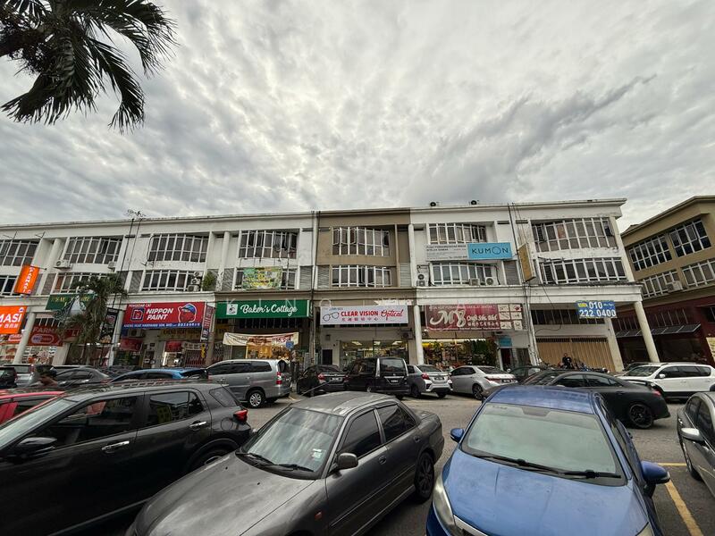 For Sale - Medan Idaman Business Centre . 3.5 sty shoplot . 24x70