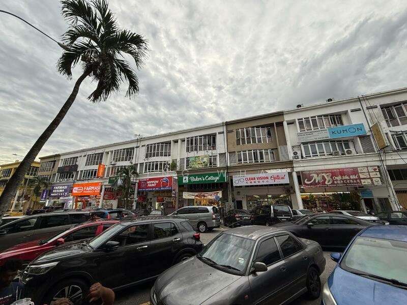 For Sale - Medan Idaman Business Centre . 3.5 sty shoplot . 24x70