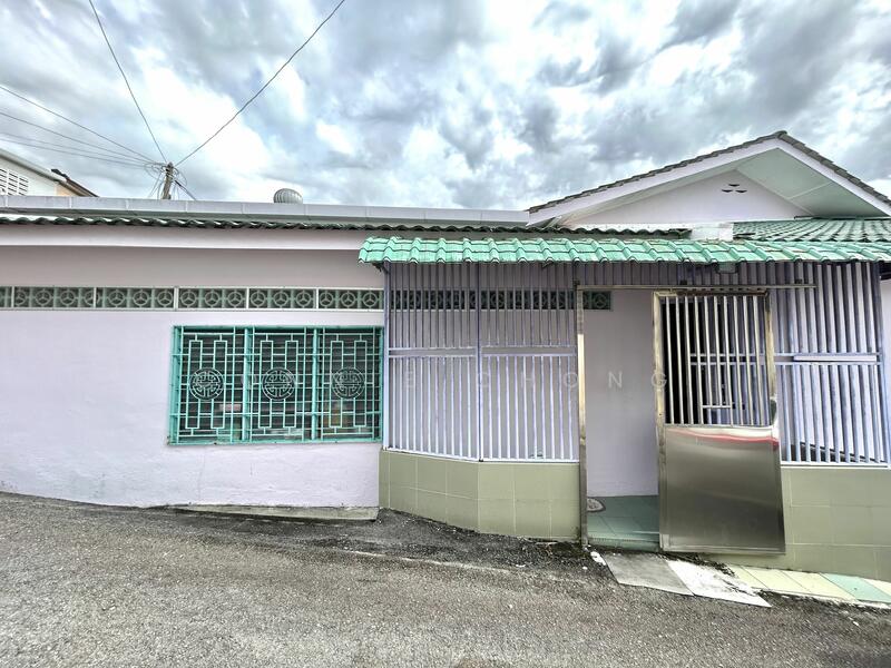 Untuk Dijual - 1.5-storey Terraced House at Taman Bukit Markisa