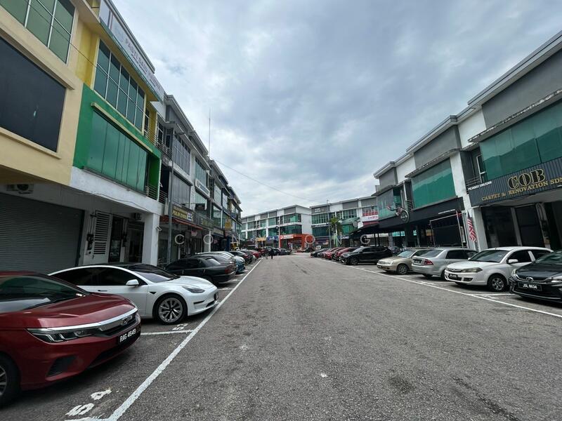 For Sale - Jalan Dataran Larkin,Taman dataran Larkin,22x70,3 storey shoplot