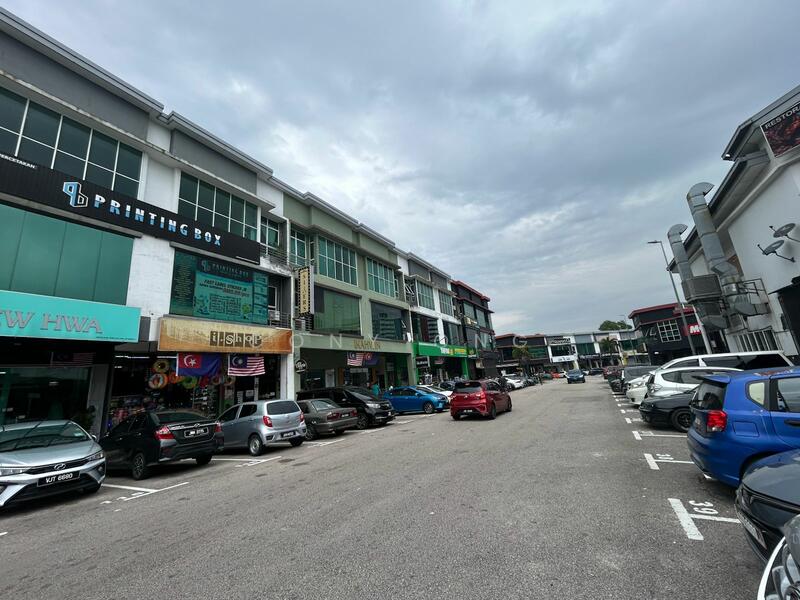 For Sale - Jalan Dataran Larkin,Taman dataran Larkin,22x70,3 storey shoplot