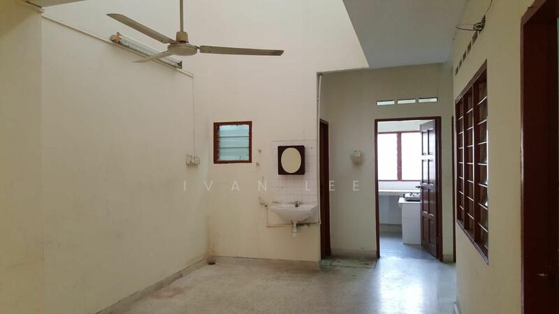 For Sale - 1-storey Terraced House at Seksyen 19