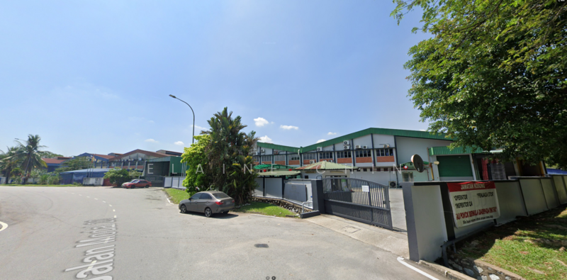 Untuk Dijual - Shah Alam Kawasan Miel 1.5 Storey Semi D Factory for Sale (2 Adjoining)
